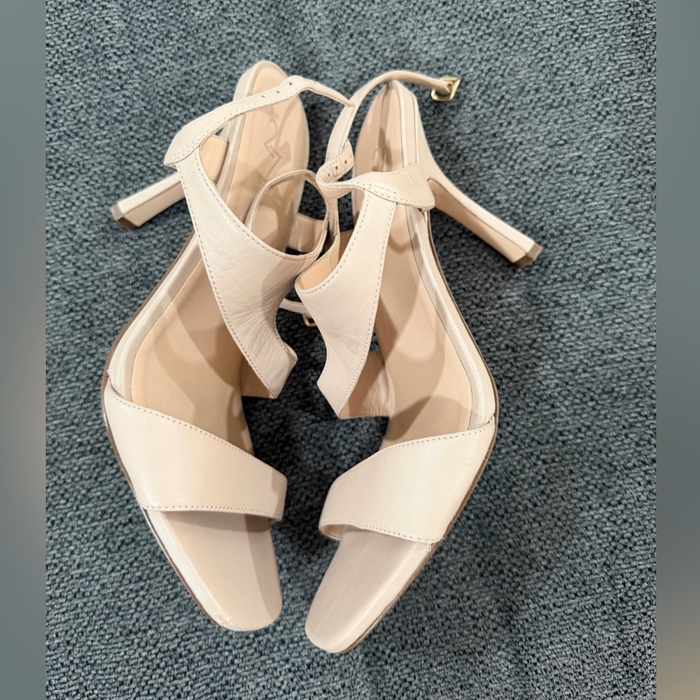 EUC 27 Edit Naturalizer Lanie Elegant Beige Women's Heels - Picture 4 of 8